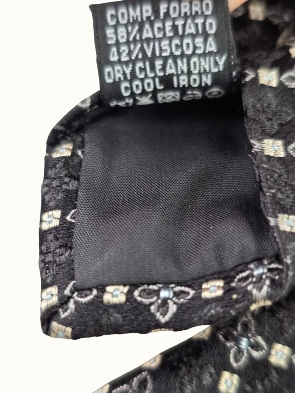 Vintage Y2K Hugo Boss Silk Tie Made Italy Black Silver Foulard Jacquard 3.25 x 6